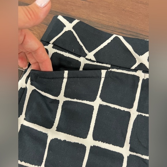 Trina Turk Navy Blue & White Mini Skirt - Size 2 - Picture 2 of 6